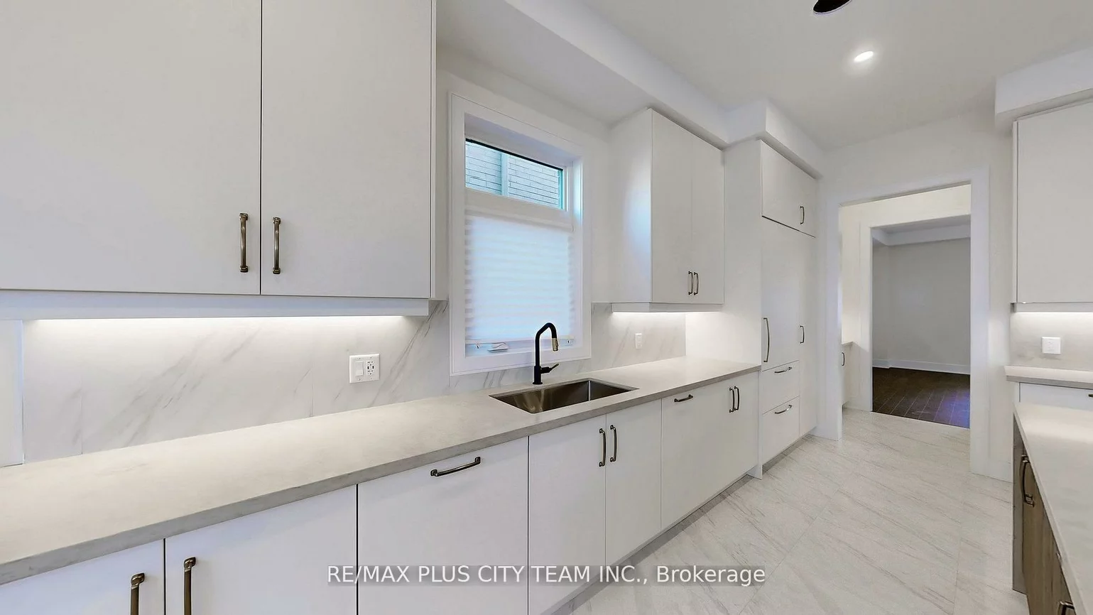 8, Saxby Farm, King City, King