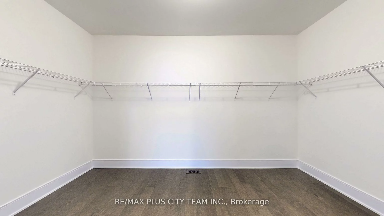 8, Saxby Farm, King City, King