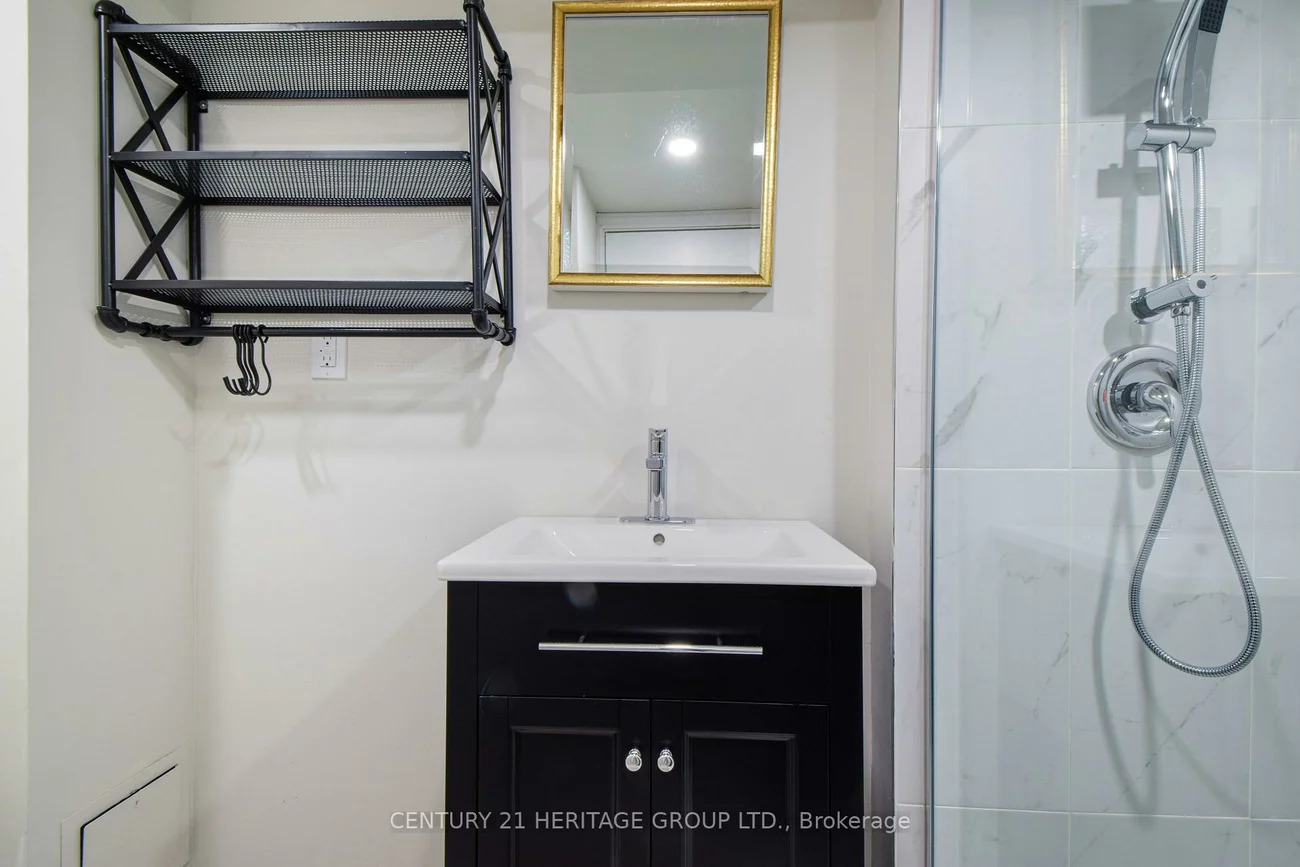 114, Elizabeth, King City, King