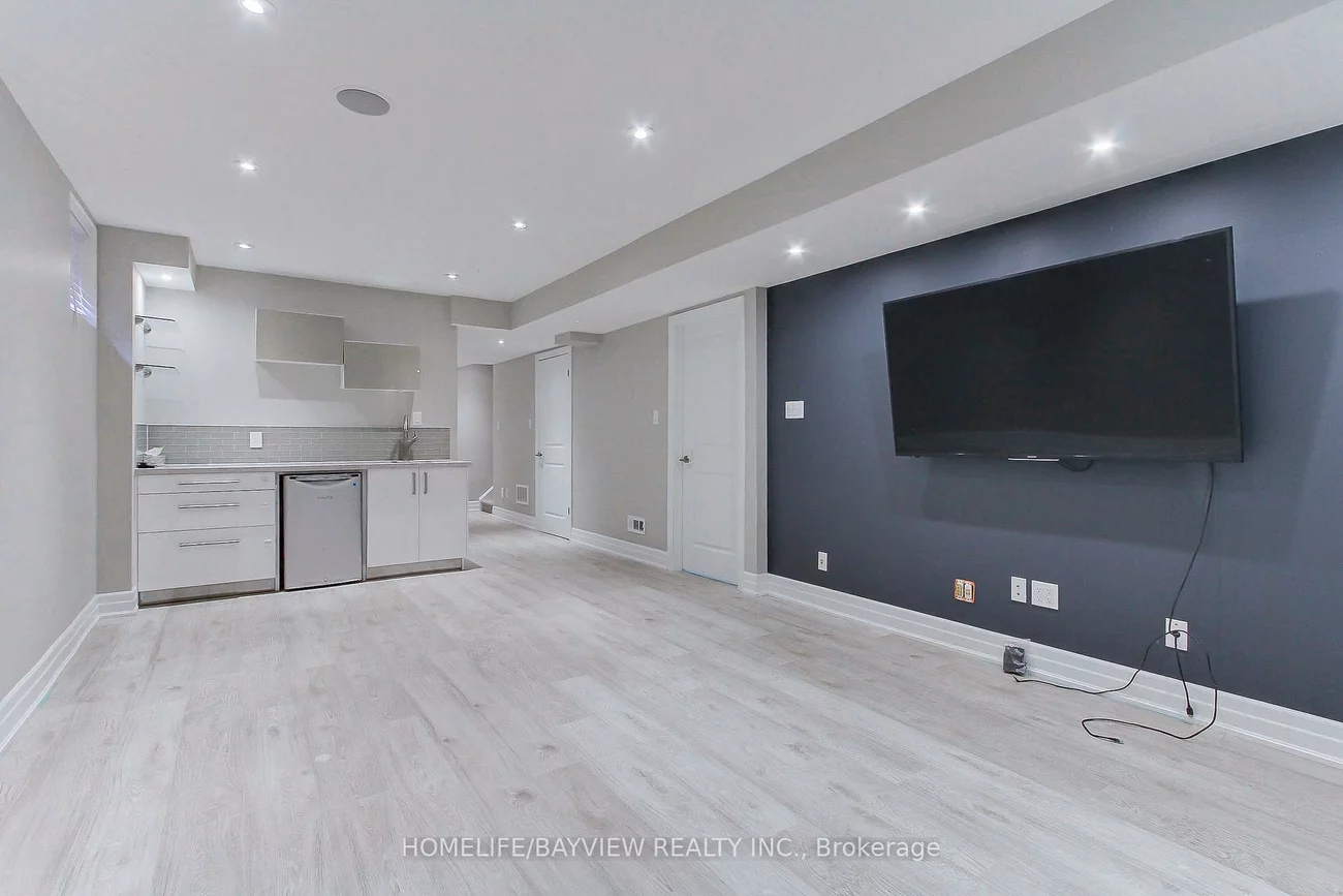 23, Claudview, King City, King