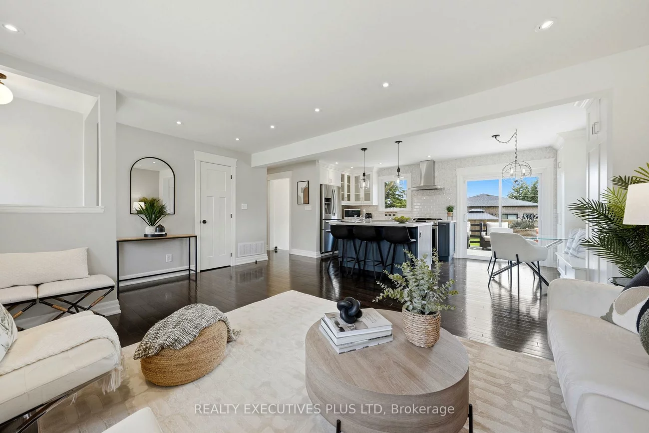 9, Hazelbury, Nobleton, King