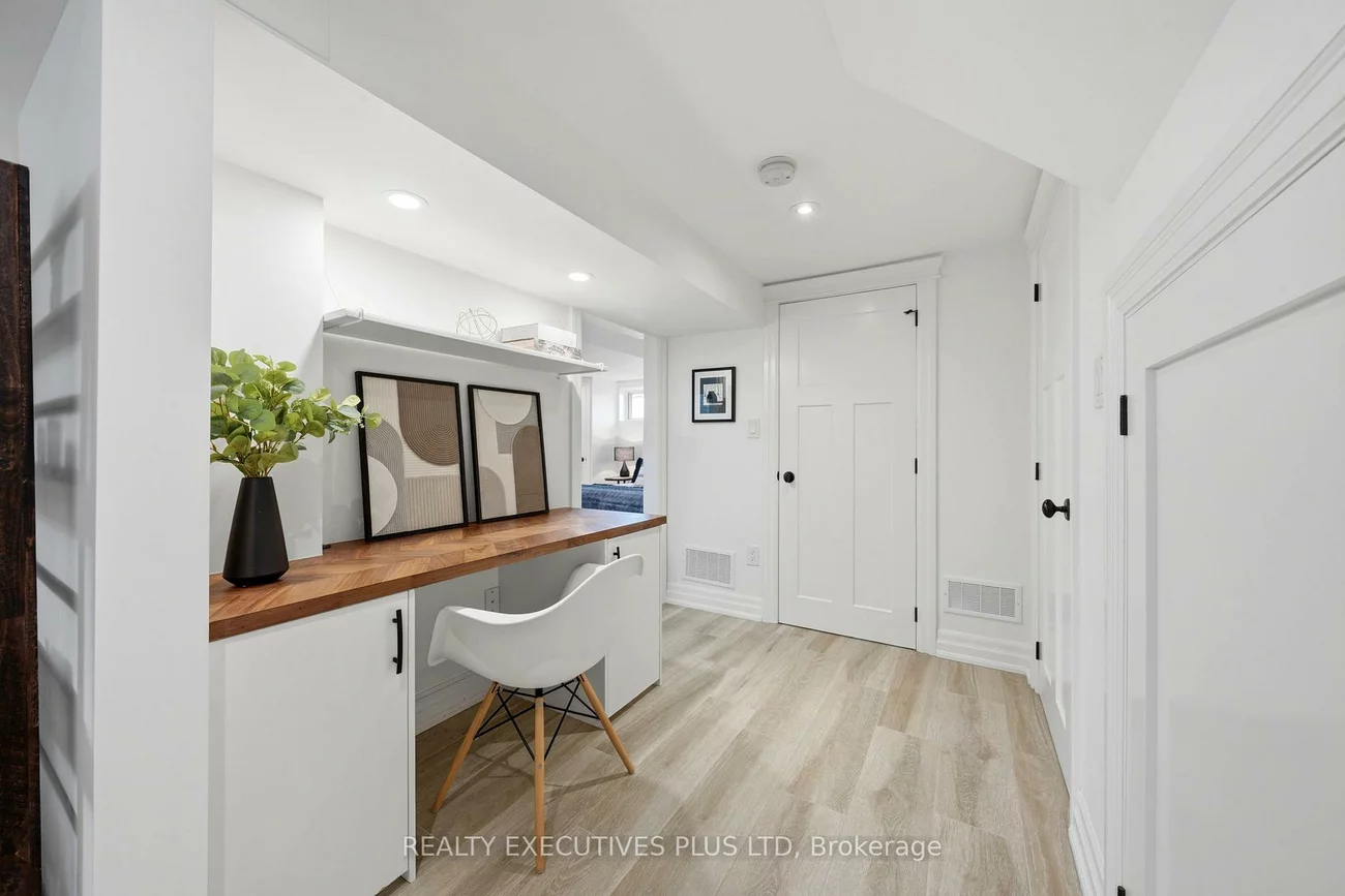 9, Hazelbury, Nobleton, King
