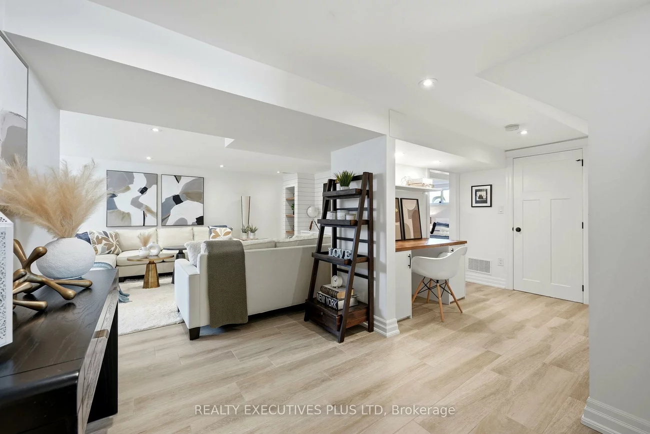 9, Hazelbury, Nobleton, King