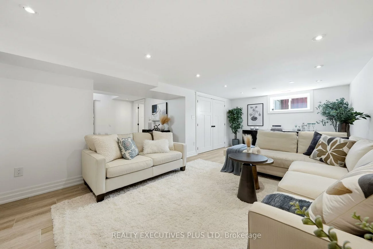 9, Hazelbury, Nobleton, King