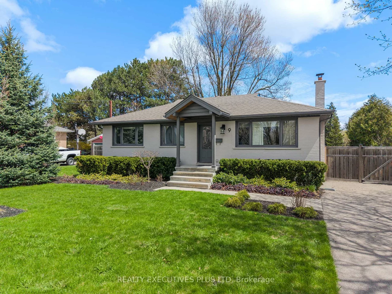 9, Hazelbury, Nobleton, King