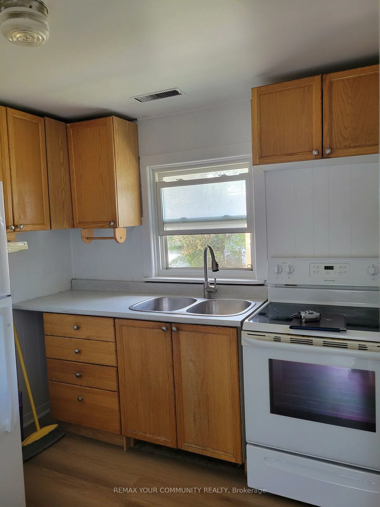 12926, Highway 27, Nobleton, King