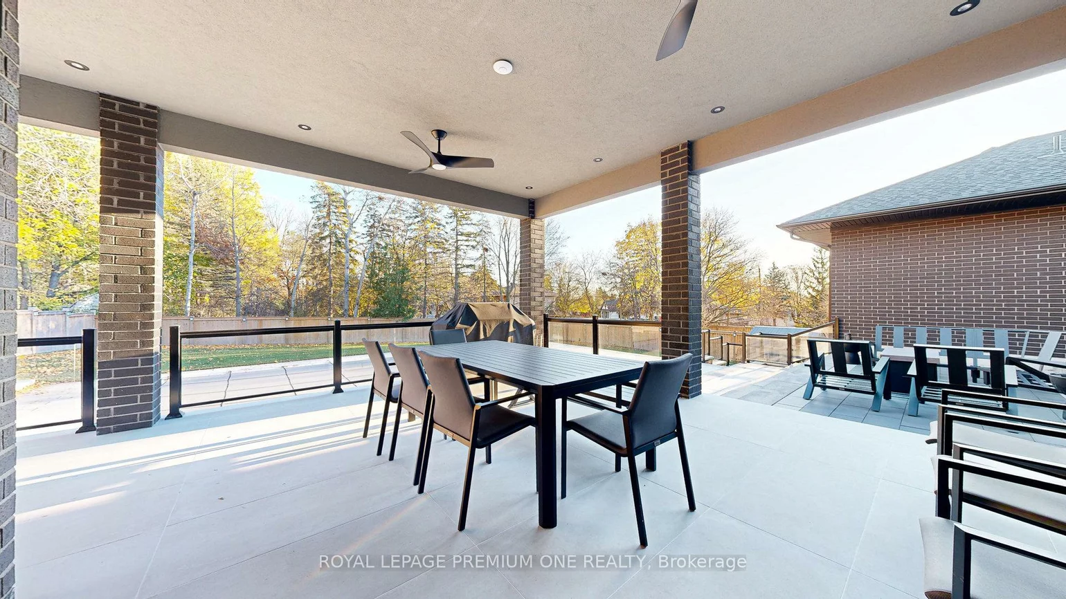11, Hollywood, Nobleton, King