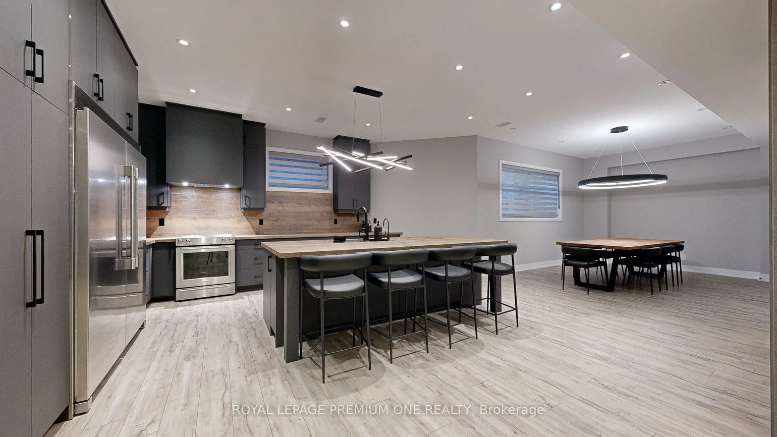 11, Hollywood, Nobleton, King