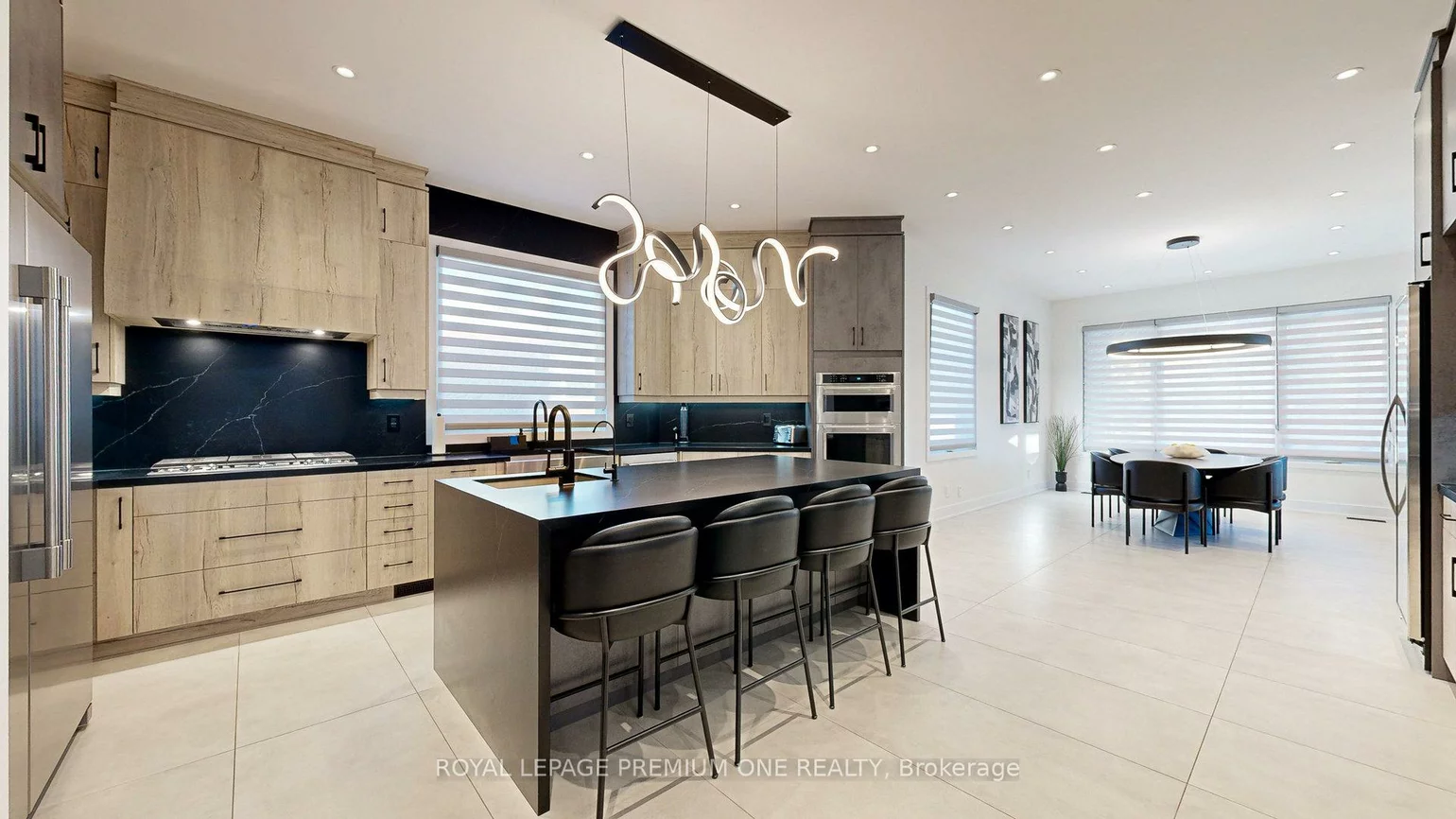 11, Hollywood, Nobleton, King