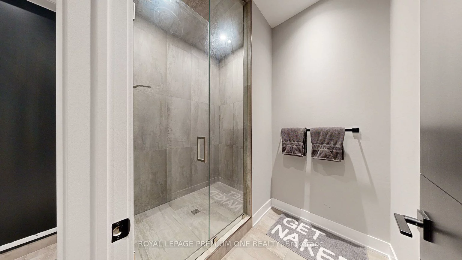 11, Hollywood, Nobleton, King