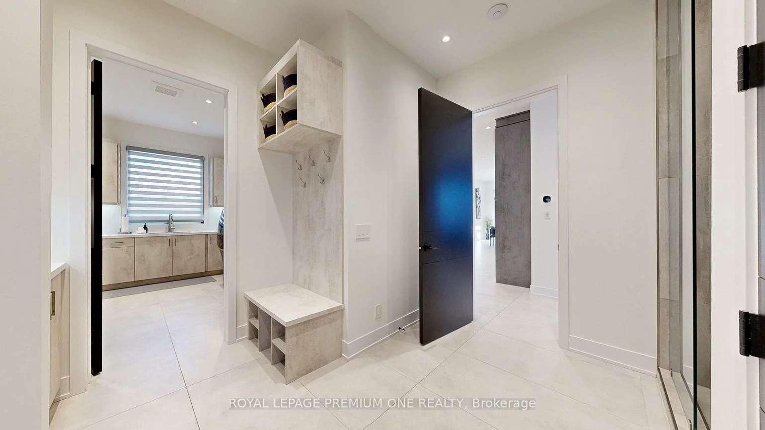 11, Hollywood, Nobleton, King