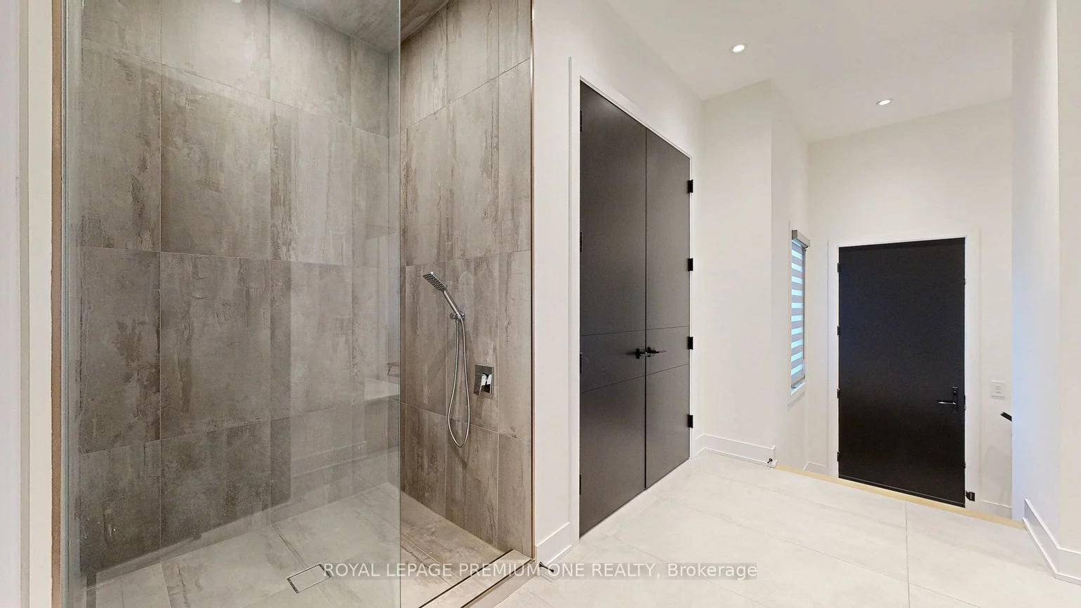 11, Hollywood, Nobleton, King