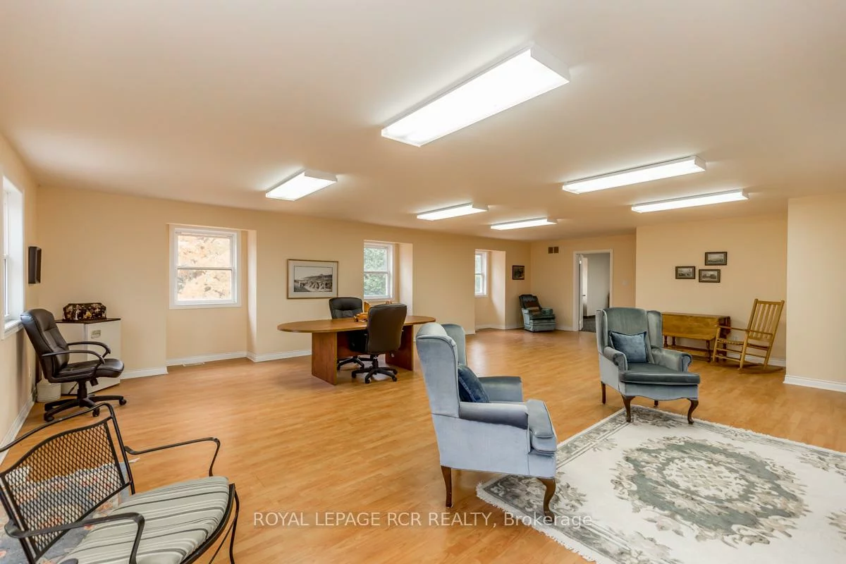 2100, Davis, Rural King, King
