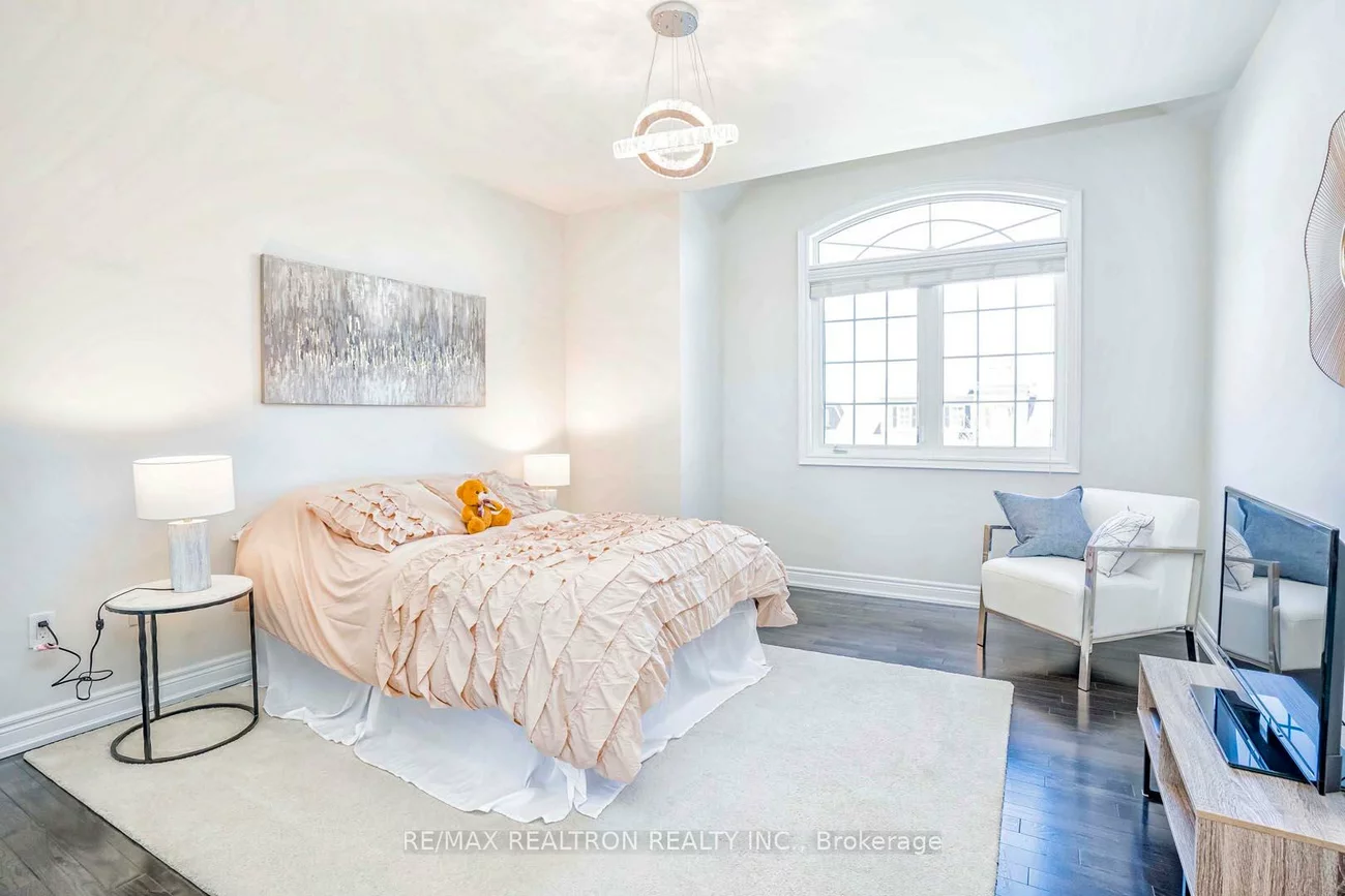 20, Skyline, Nobleton, King