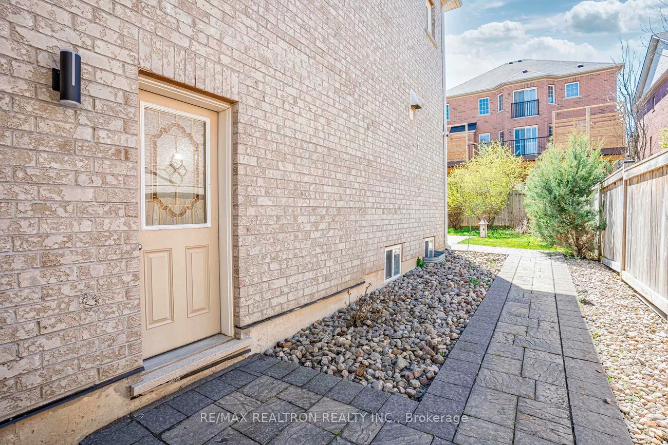 20, Skyline, Nobleton, King