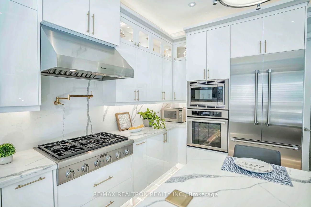 20, Skyline, Nobleton, King
