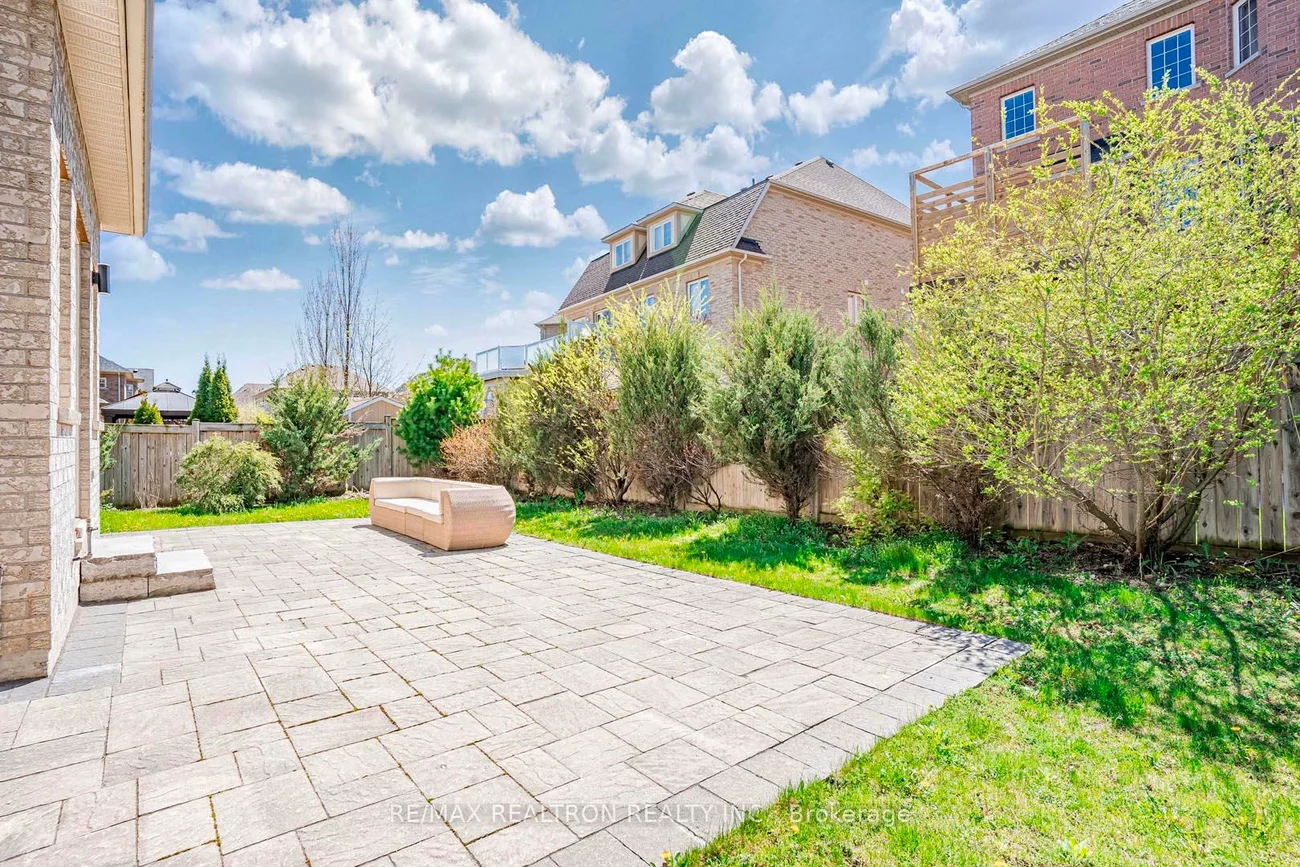 20, Skyline, Nobleton, King