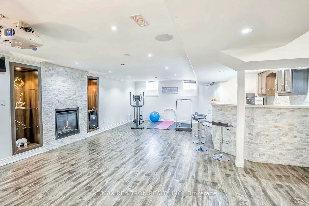 20, Skyline, Nobleton, King