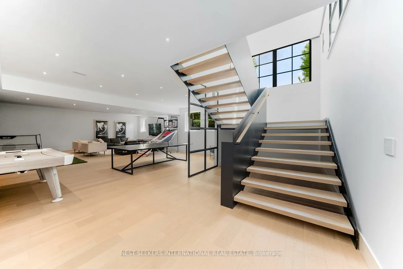 6, Forestave, Nobleton, King