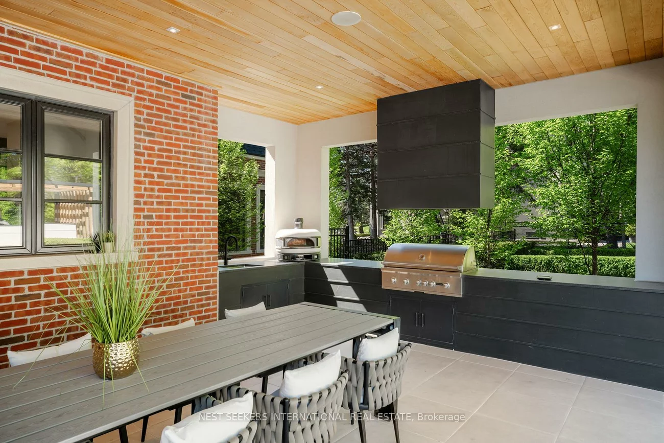 6, Forestave, Nobleton, King