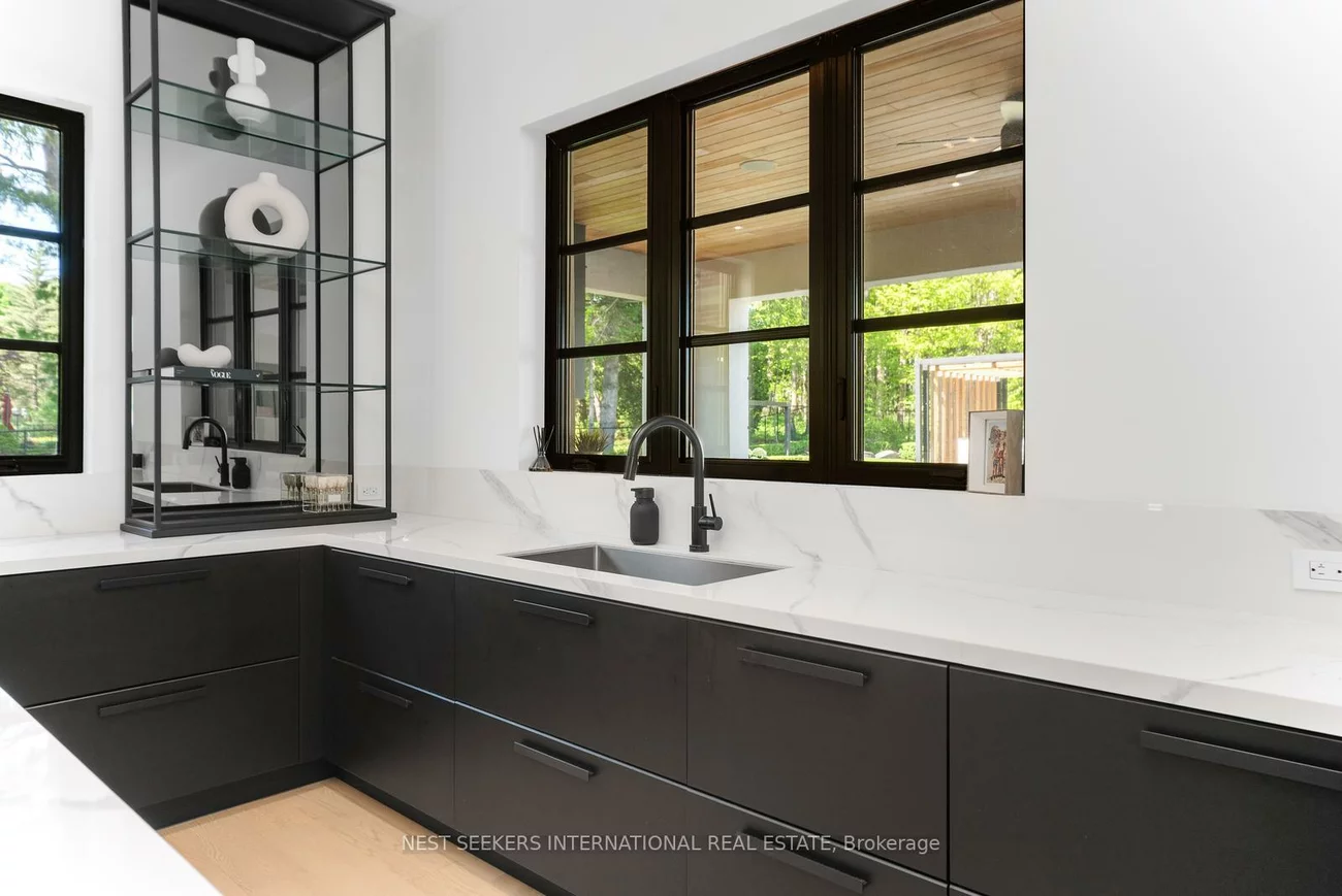 6, Forestave, Nobleton, King