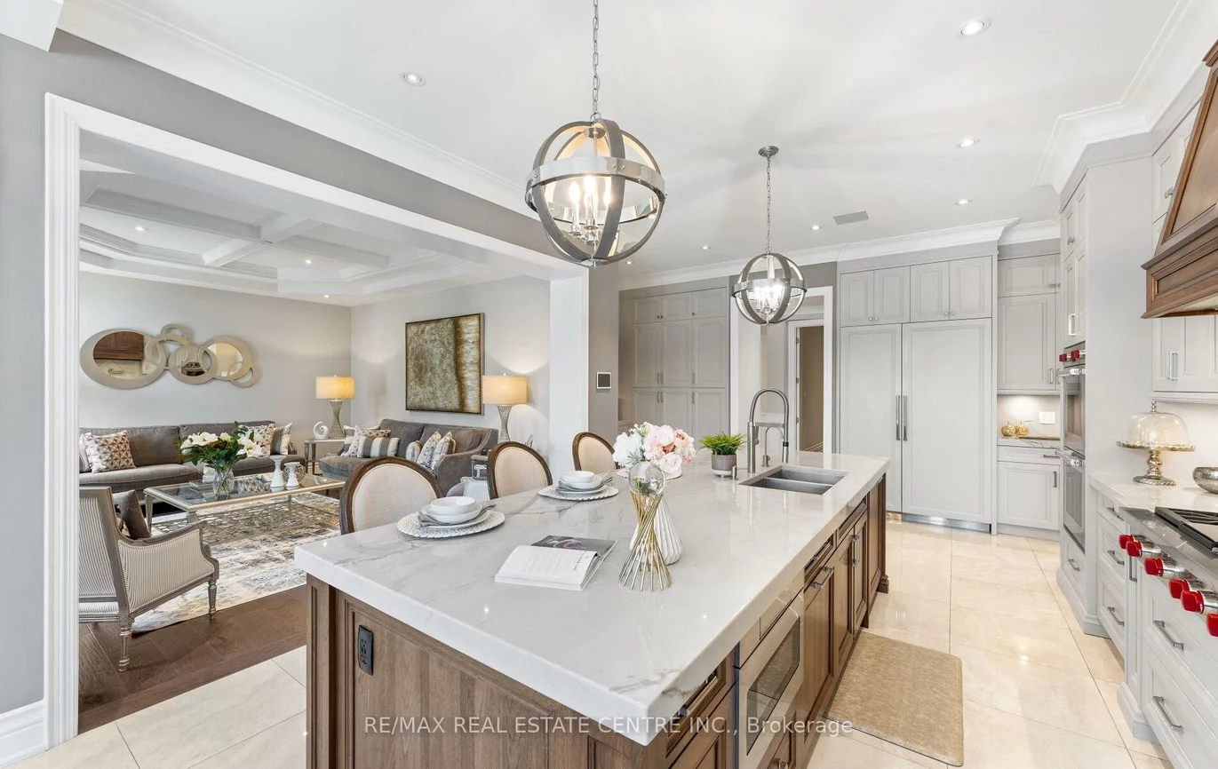 60, Skyline, Nobleton, King