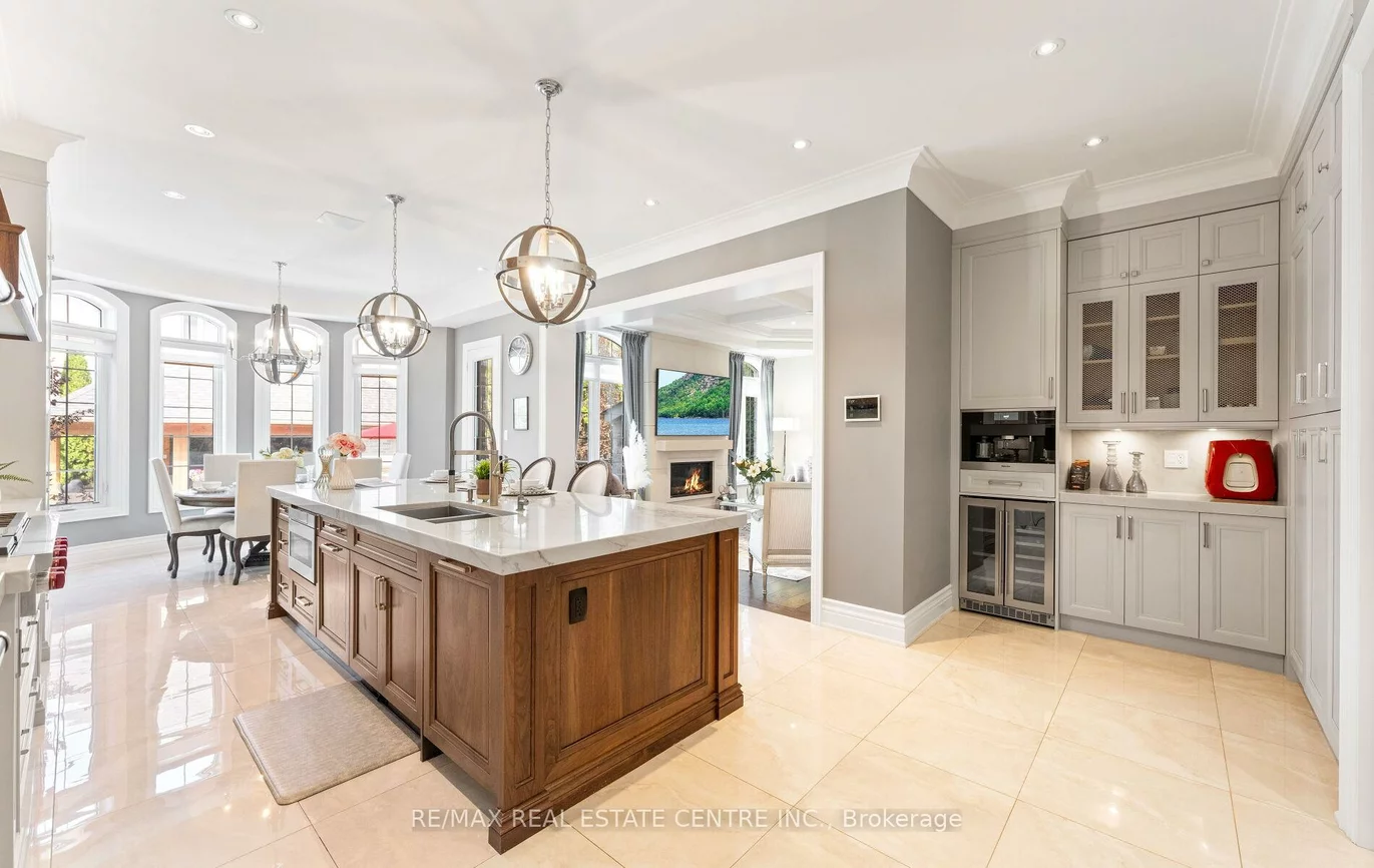 60, Skyline, Nobleton, King