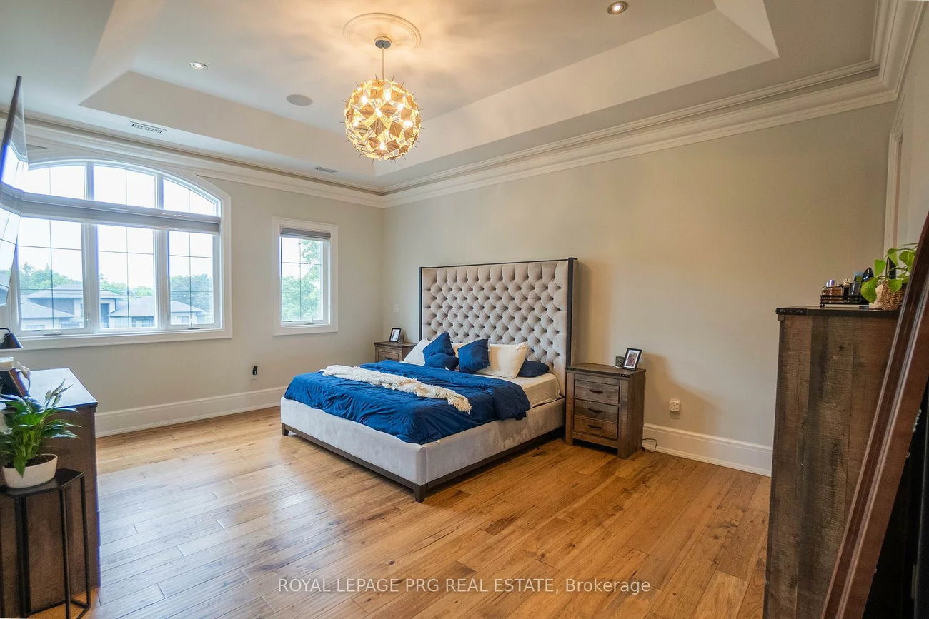 12, Hollywood, Nobleton, King