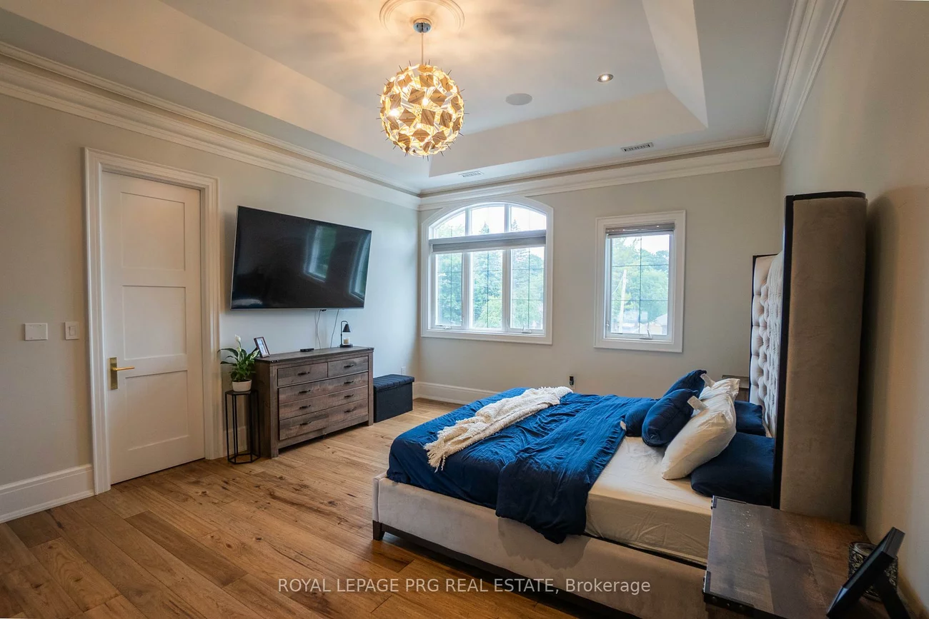 12, Hollywood, Nobleton, King