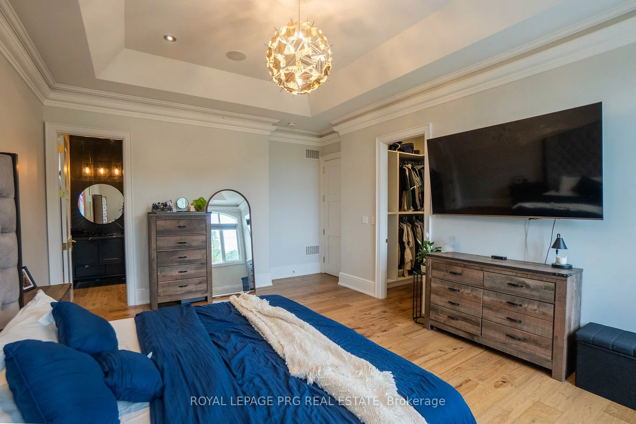 12, Hollywood, Nobleton, King