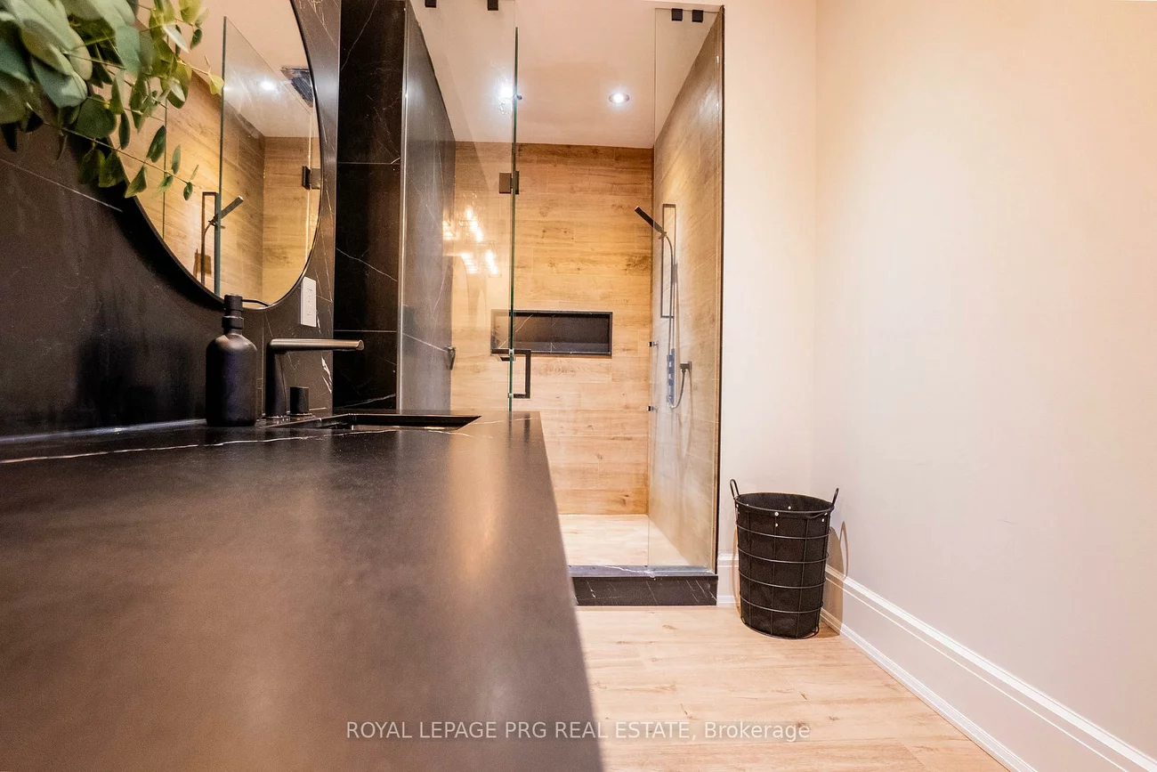12, Hollywood, Nobleton, King