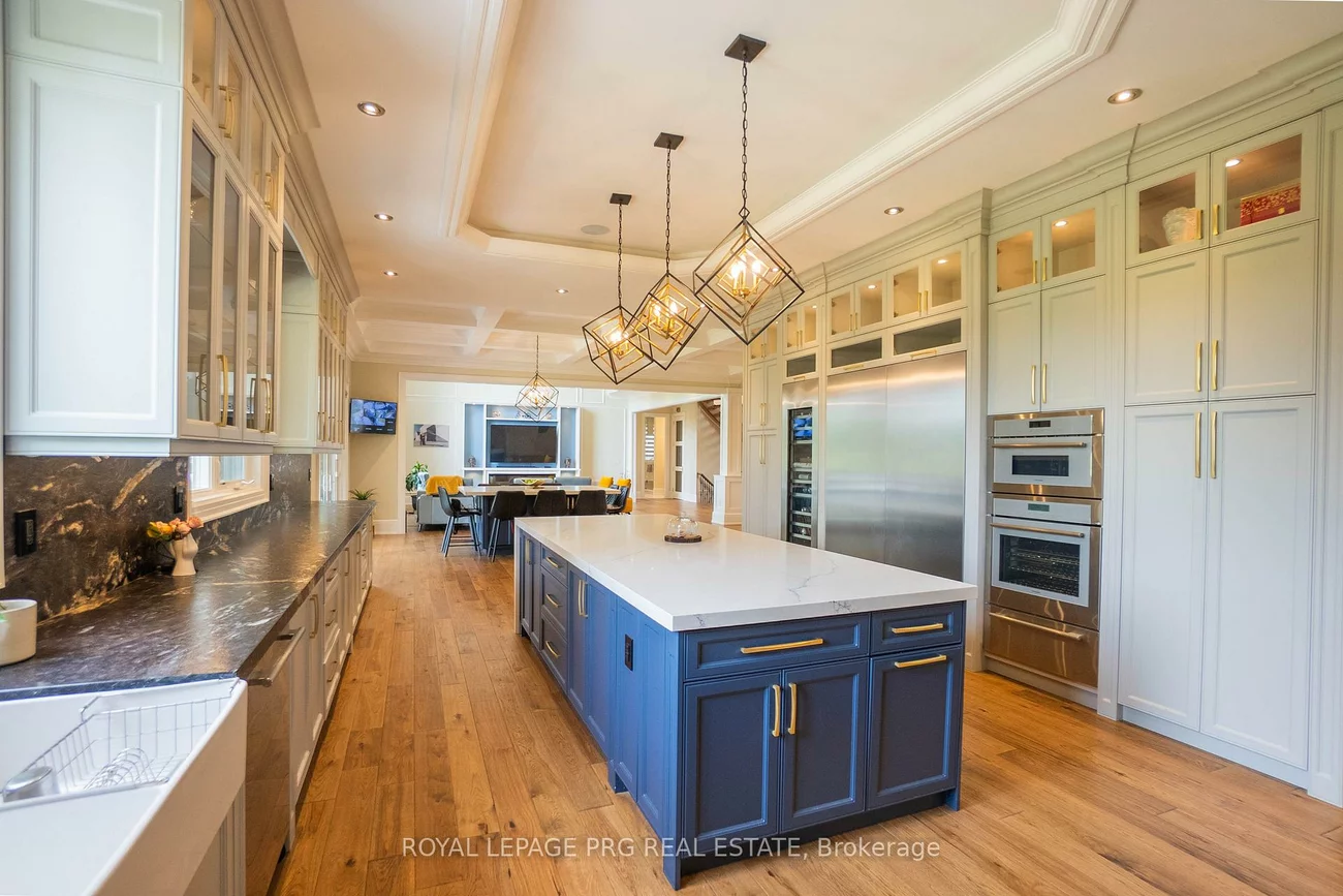 12, Hollywood, Nobleton, King