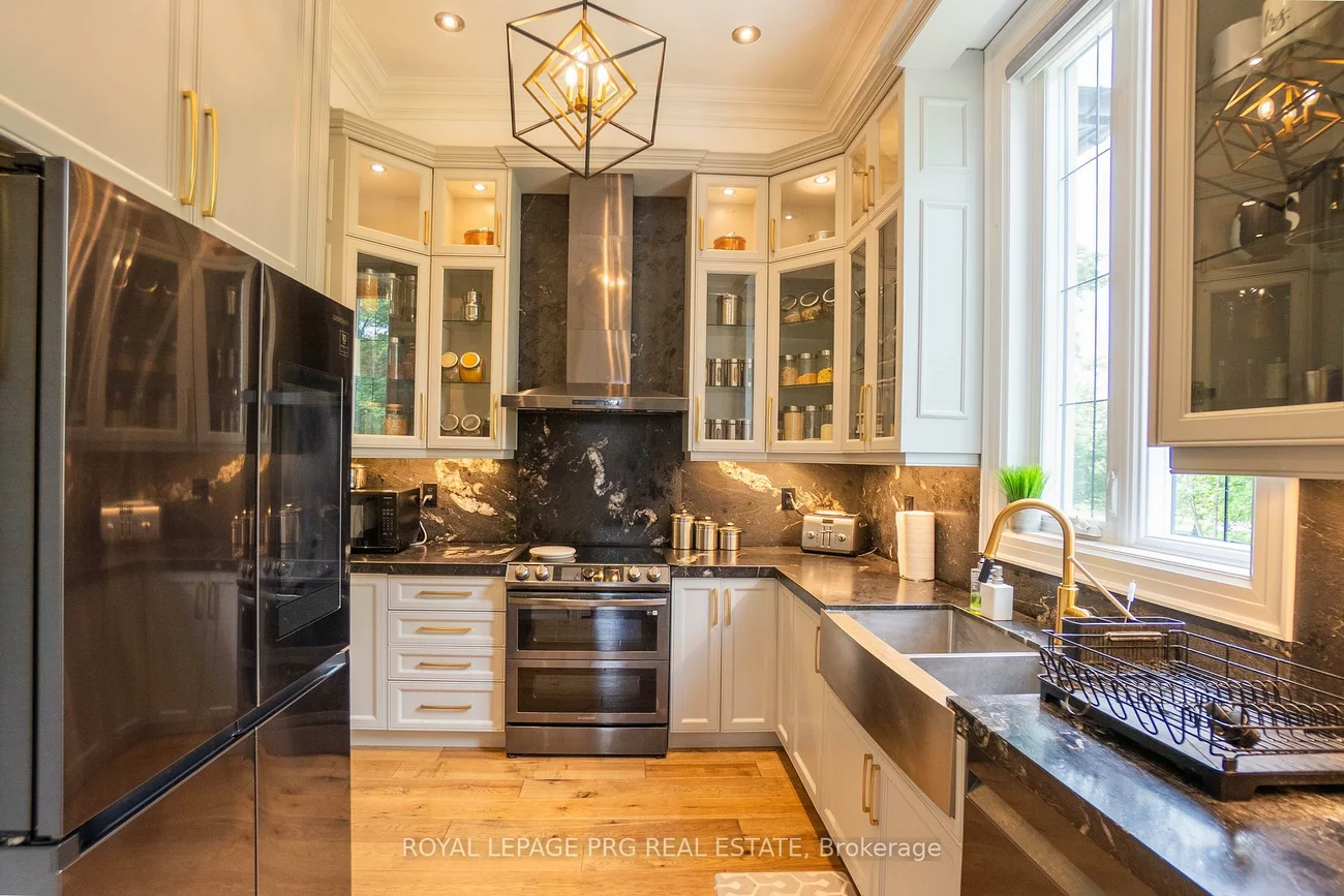 12, Hollywood, Nobleton, King
