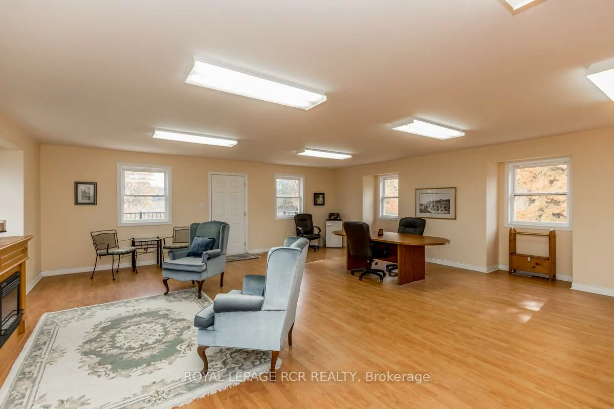 2100, Davis, Rural King, King