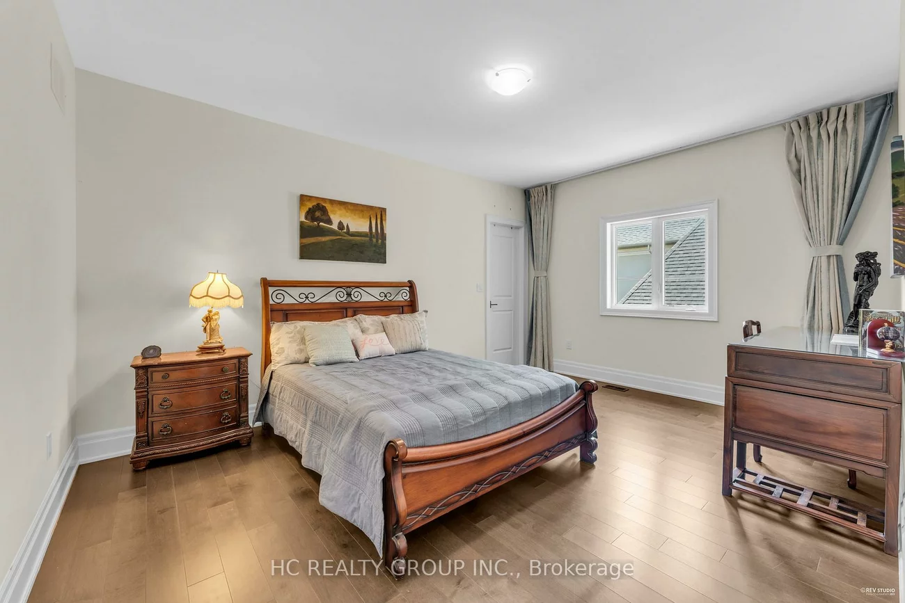 27, Sir Henry, King City, King