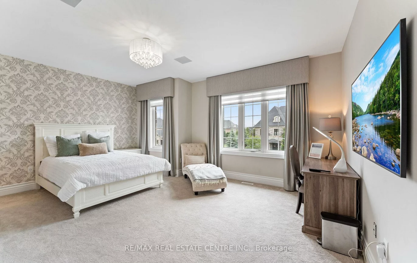 60, Skyline, Nobleton, King