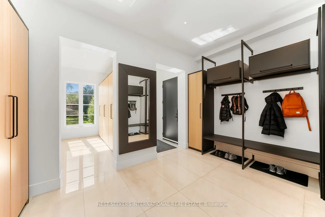 6, Forestave, Nobleton, King