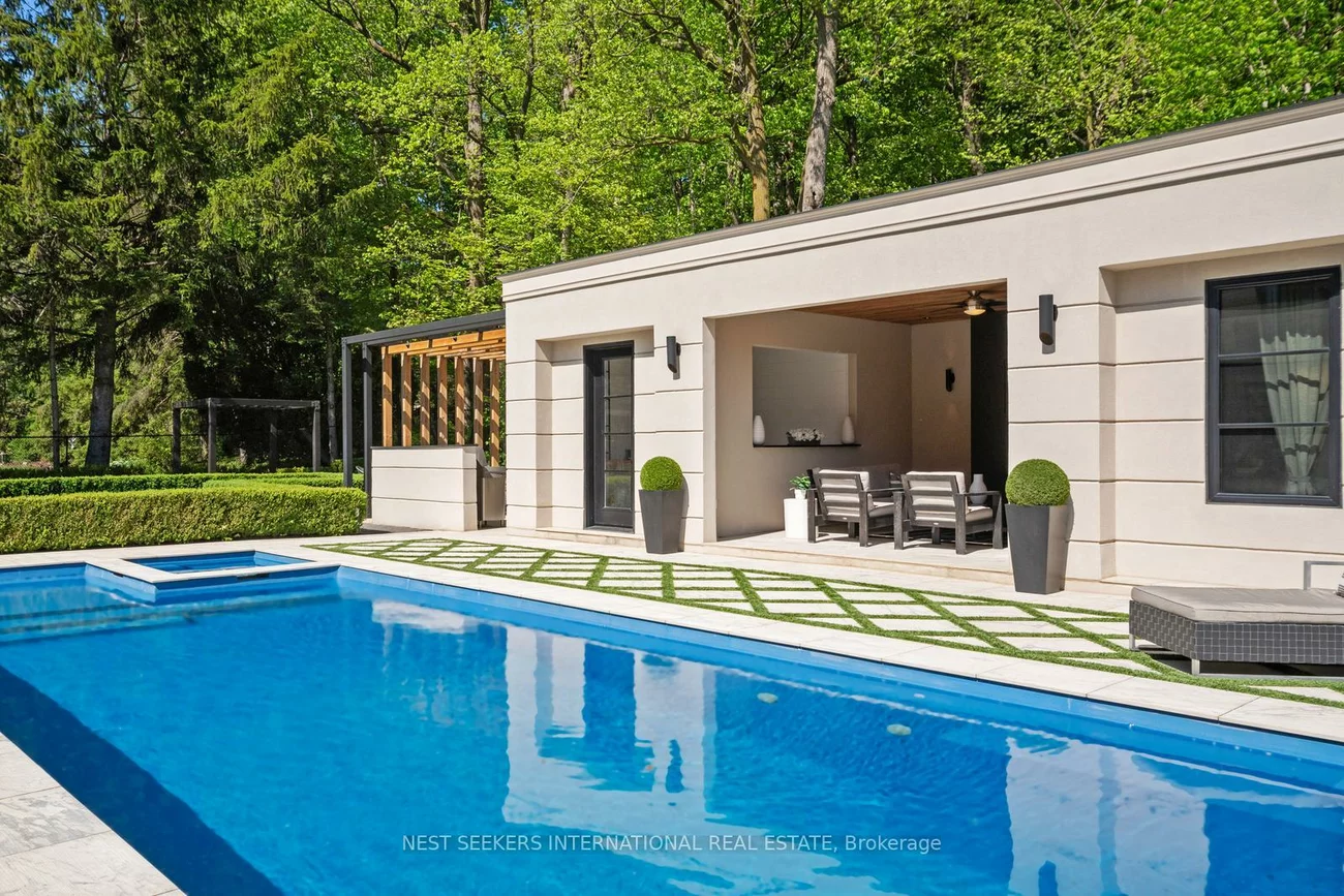 6, Forestave, Nobleton, King