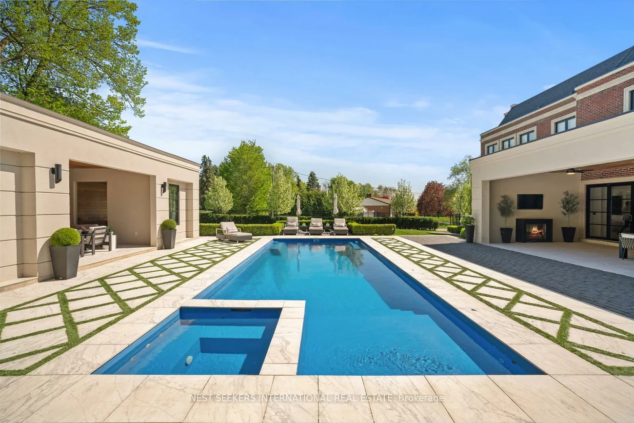 6, Forestave, Nobleton, King
