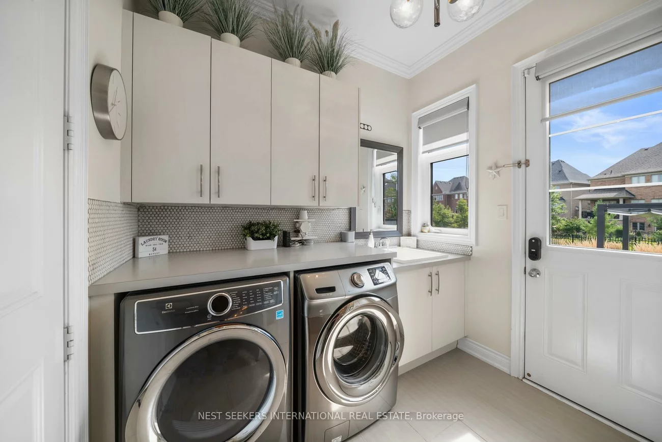 9, Larkin, Nobleton, King