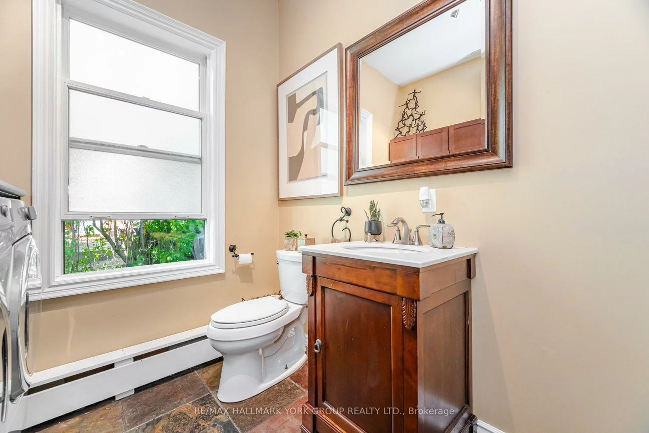 390, Main, Schomberg, King