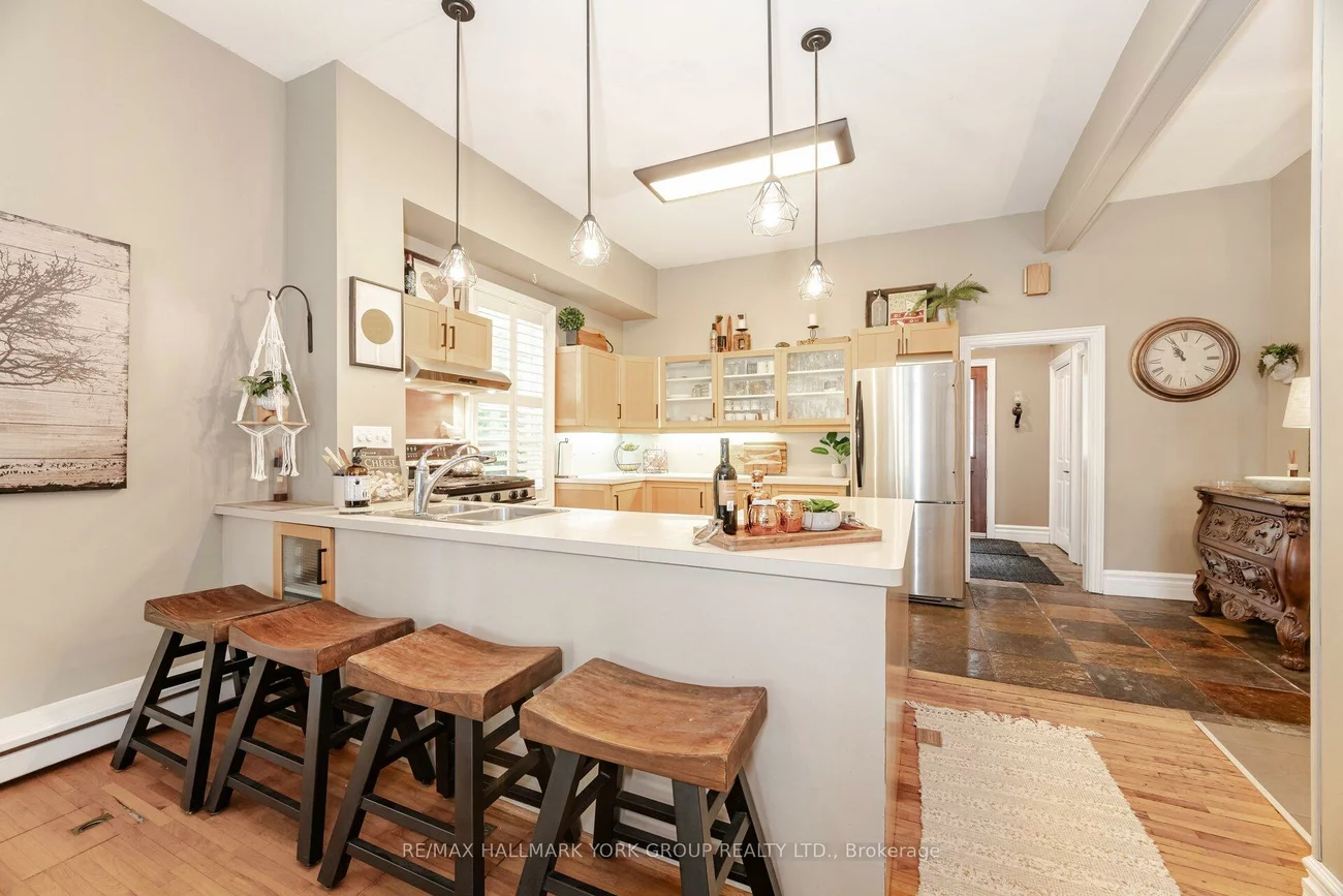 390, Main, Schomberg, King