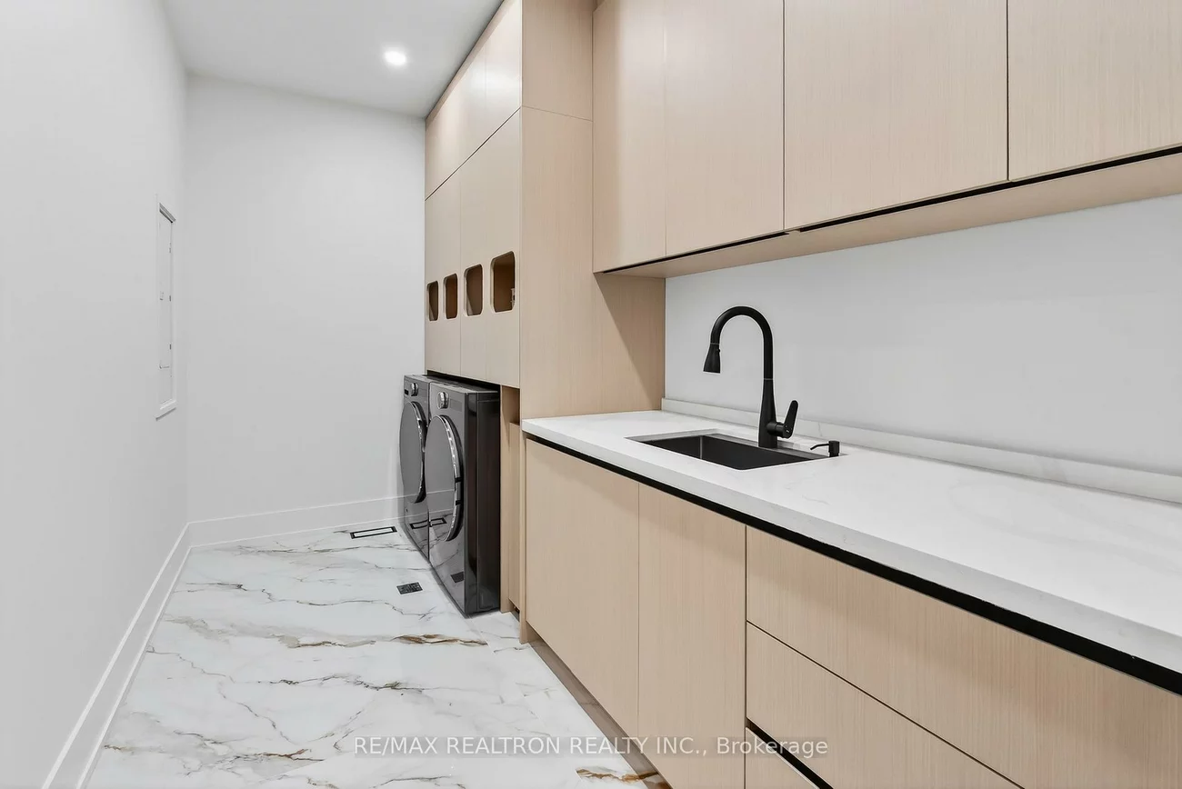 30, Banner, King City, King