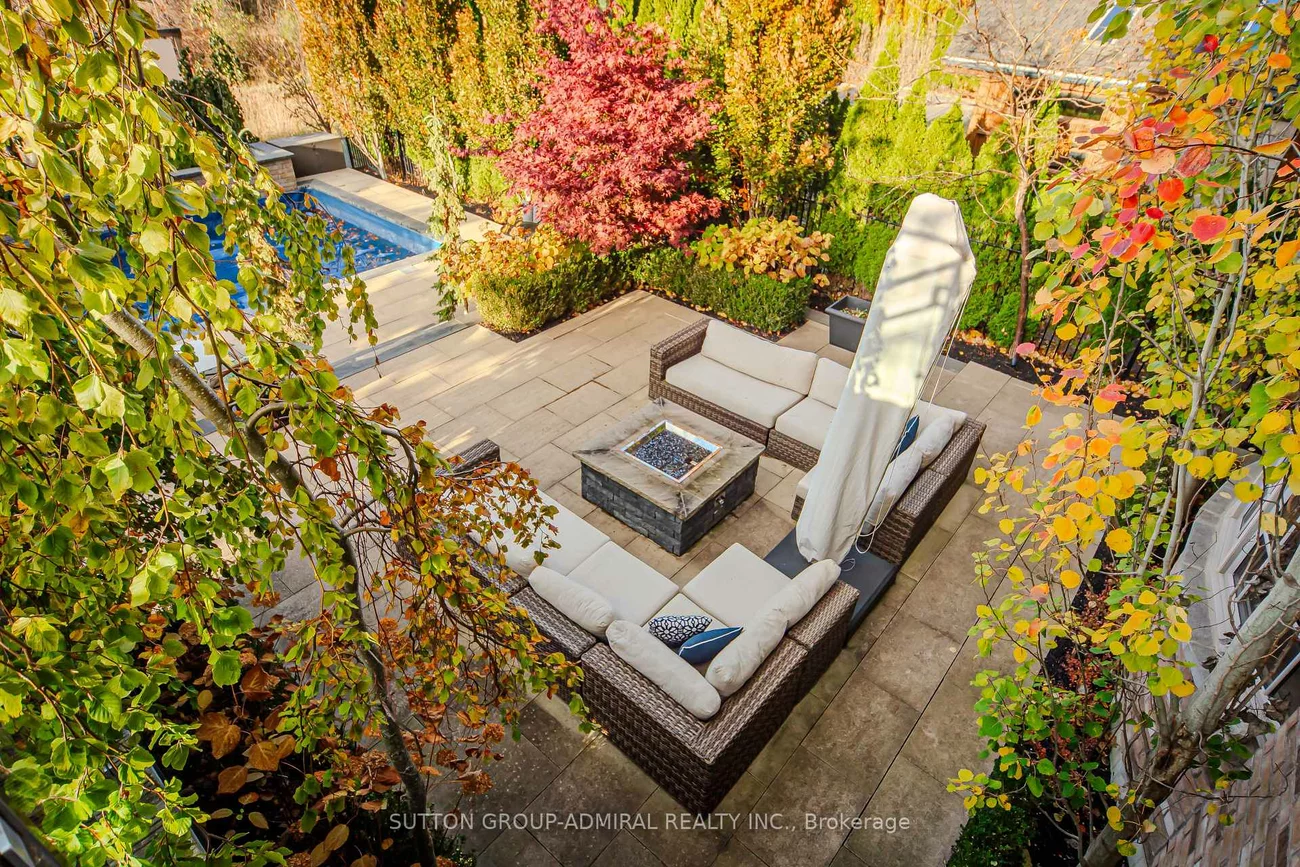 16, Bluff, Nobleton, King