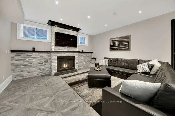 82, Elizabeth, King City, King