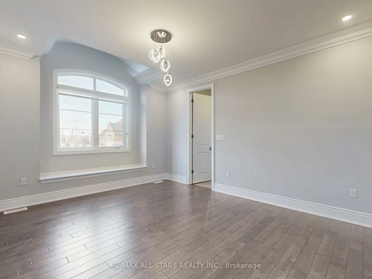 48, Cairns, King City, King