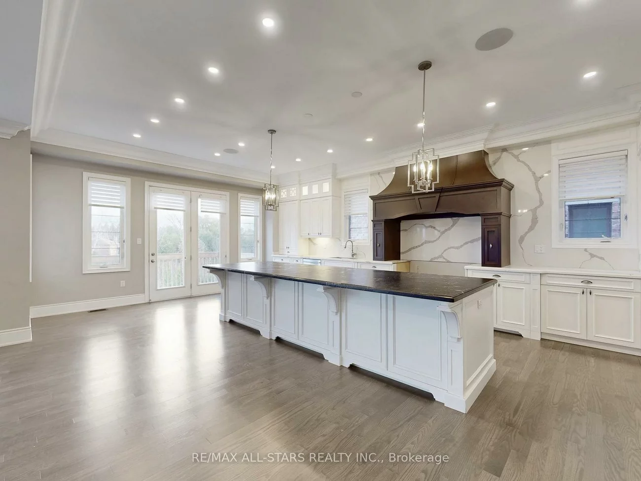 48, Cairns, King City, King