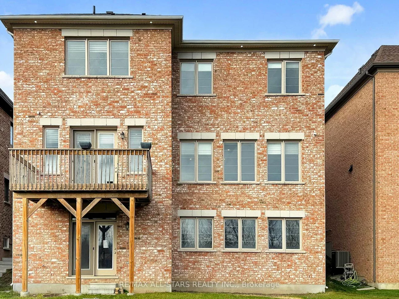 48, Cairns, King City, King