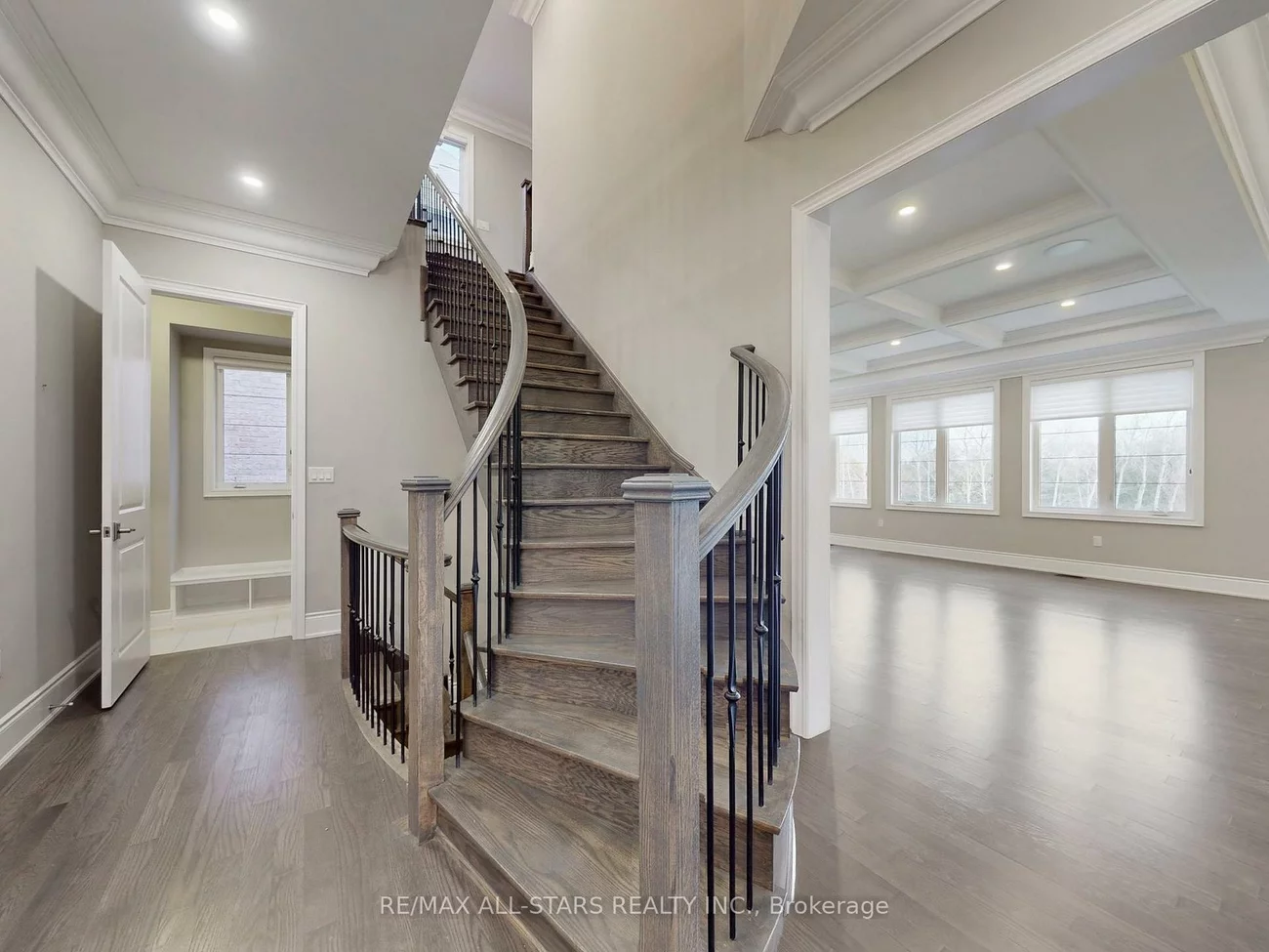 48, Cairns, King City, King