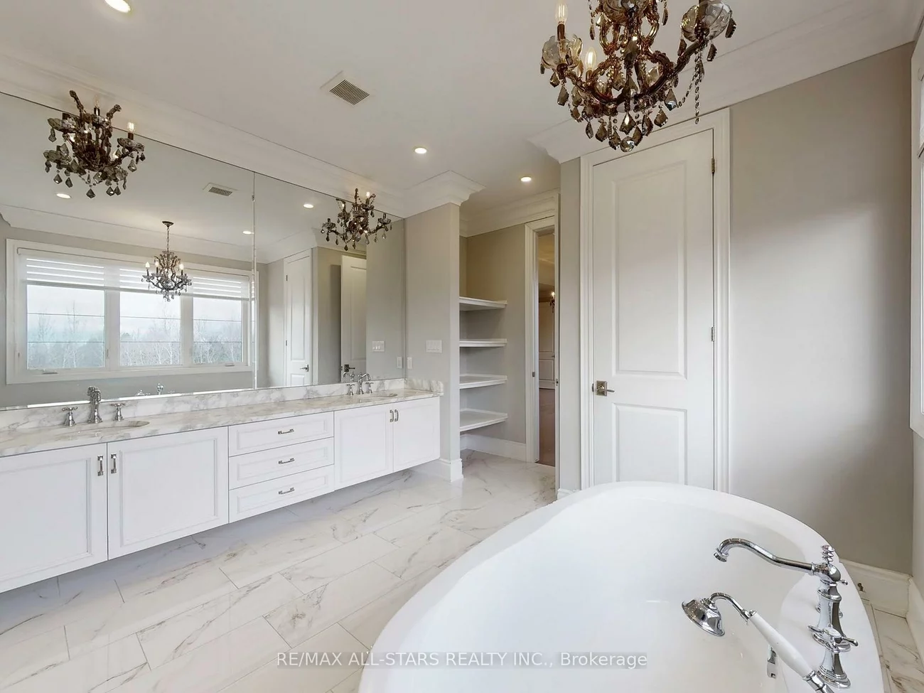 48, Cairns, King City, King